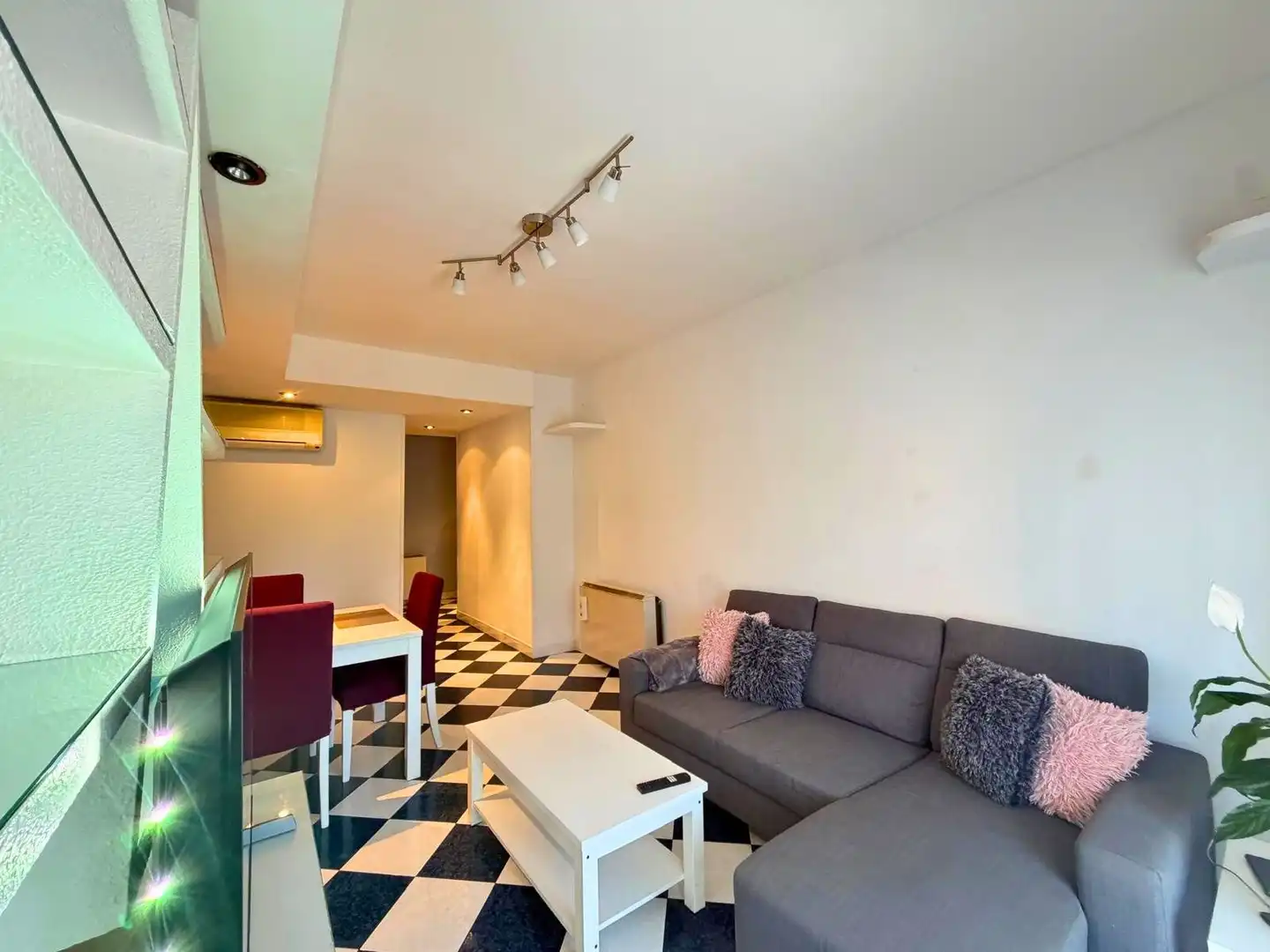 Sala de estar de Piso en venta en San Fernando de Henares con Aire acondicionado, Calefacción y Parquet