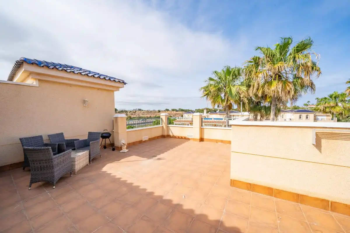 Terrassa de Dúplex en venda en Pilar de la Horadada amb Aire condicionat, Calefacció i Jardí privat
