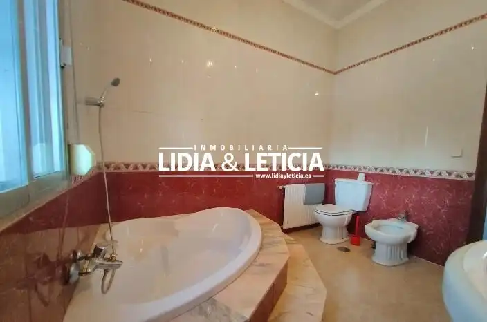 Bathroom of Houses for sale in El Viso del Alcor  with Private garden, Swimming Pool and Furnished