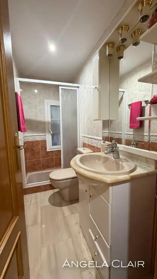 Baño de Casa o chalet en venta en Sant Boi de Llobregat con Calefacción, Terraza y Trastero
