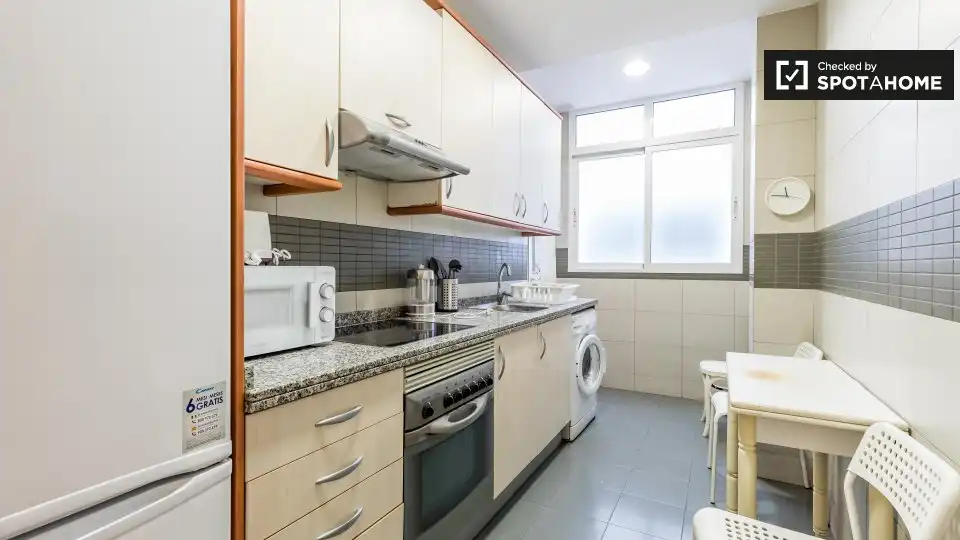Cocina de Piso de alquiler en Valencia con Aire acondicionado, Calefacción y Amueblado