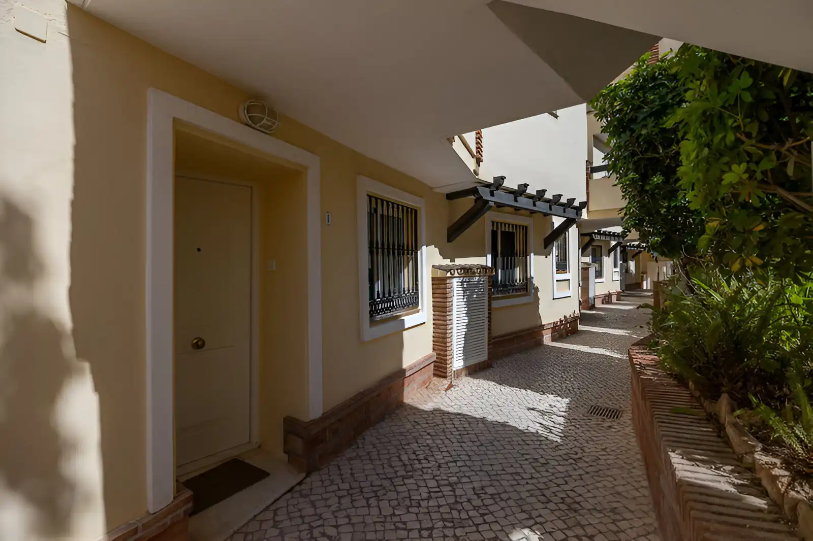 Außenansicht von Erdgeschoss zum Verkauf in Mijas mit Klimaanlage, Terrasse und Schwimmbad