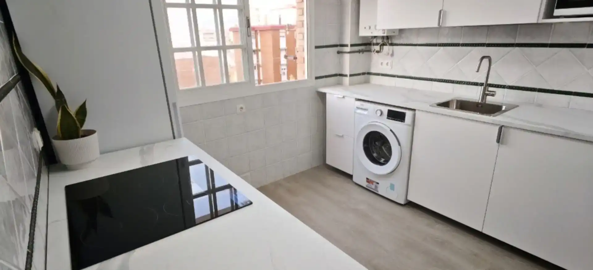 Cuina de Pis de lloguer en Málaga amb Moblat, Forn i Rentadora