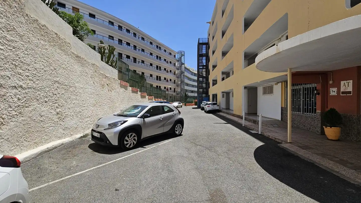 Aparcament de Planta baixa en venda en San Bartolomé de Tirajana amb Terrassa, Moblat i Piscina comunitària