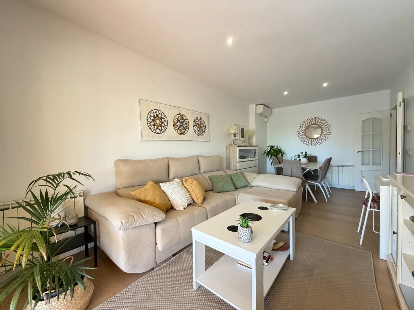 Sala d'estar de Apartament en venda en Roses amb Aire condicionat, Calefacció i Parquet