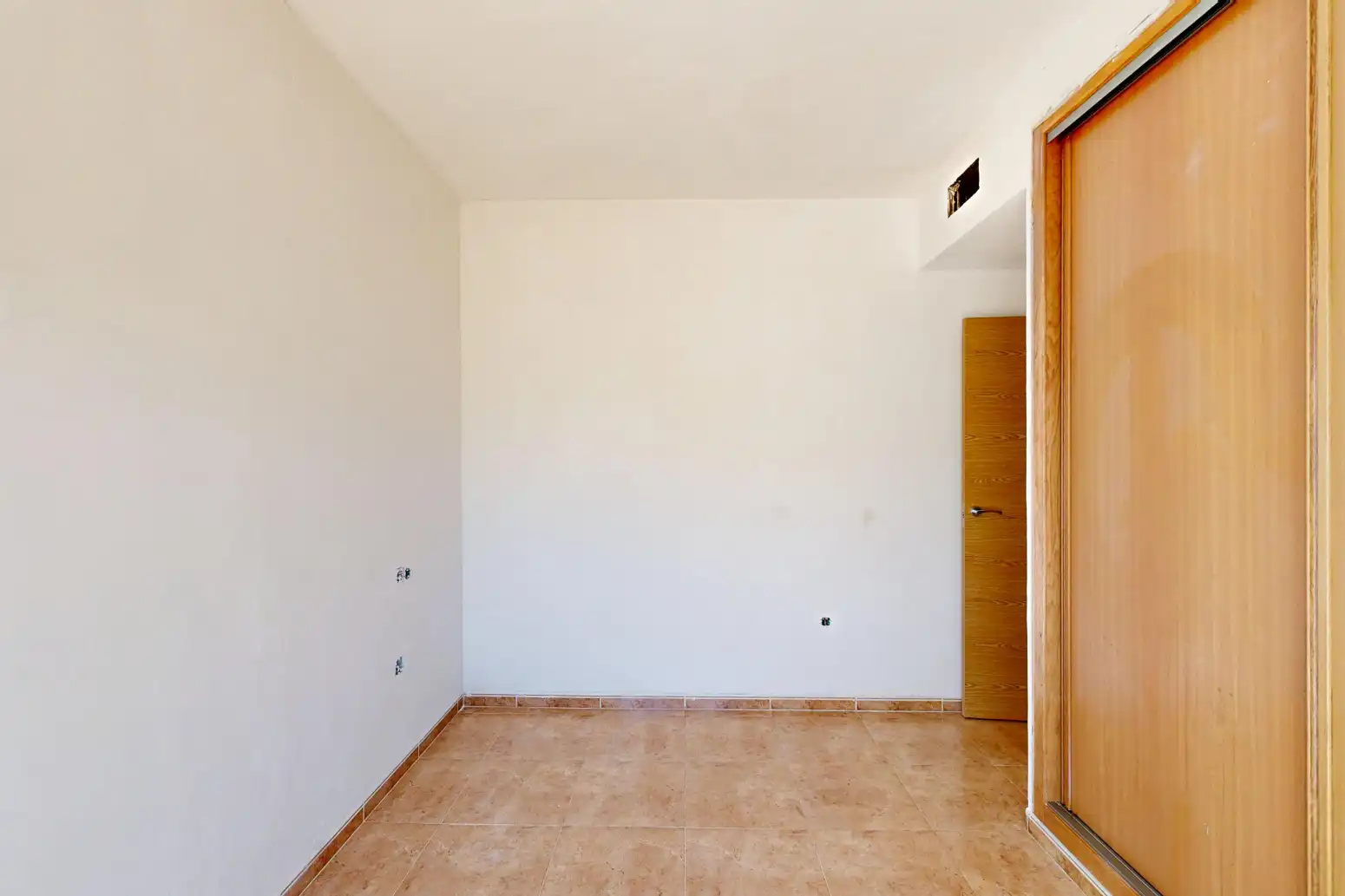 Wohnung zum Verkauf in Cartagena mit Privatgarten, Terrasse und Abstellraum