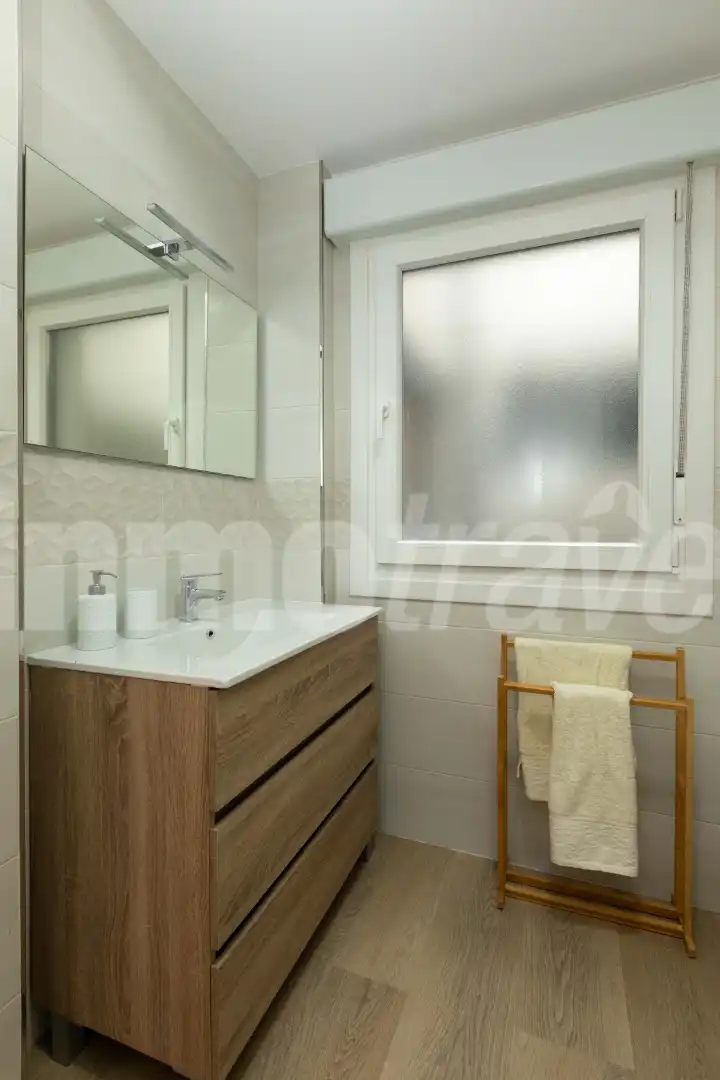 Bathroom of Flat for rent in Sanxenxo  with Heating, Parquet flooring and Furnished