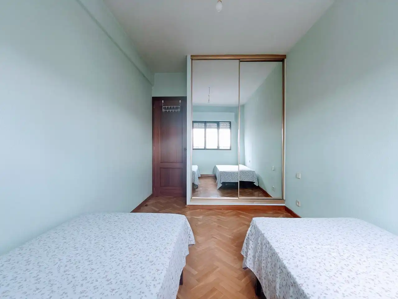 Bedroom of Flat for rent in Madrid  with Heating and Parquet flooring