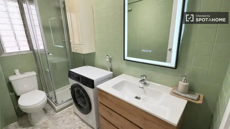 Baño de Piso de alquiler en Valencia con Aire acondicionado, Calefacción y Amueblado