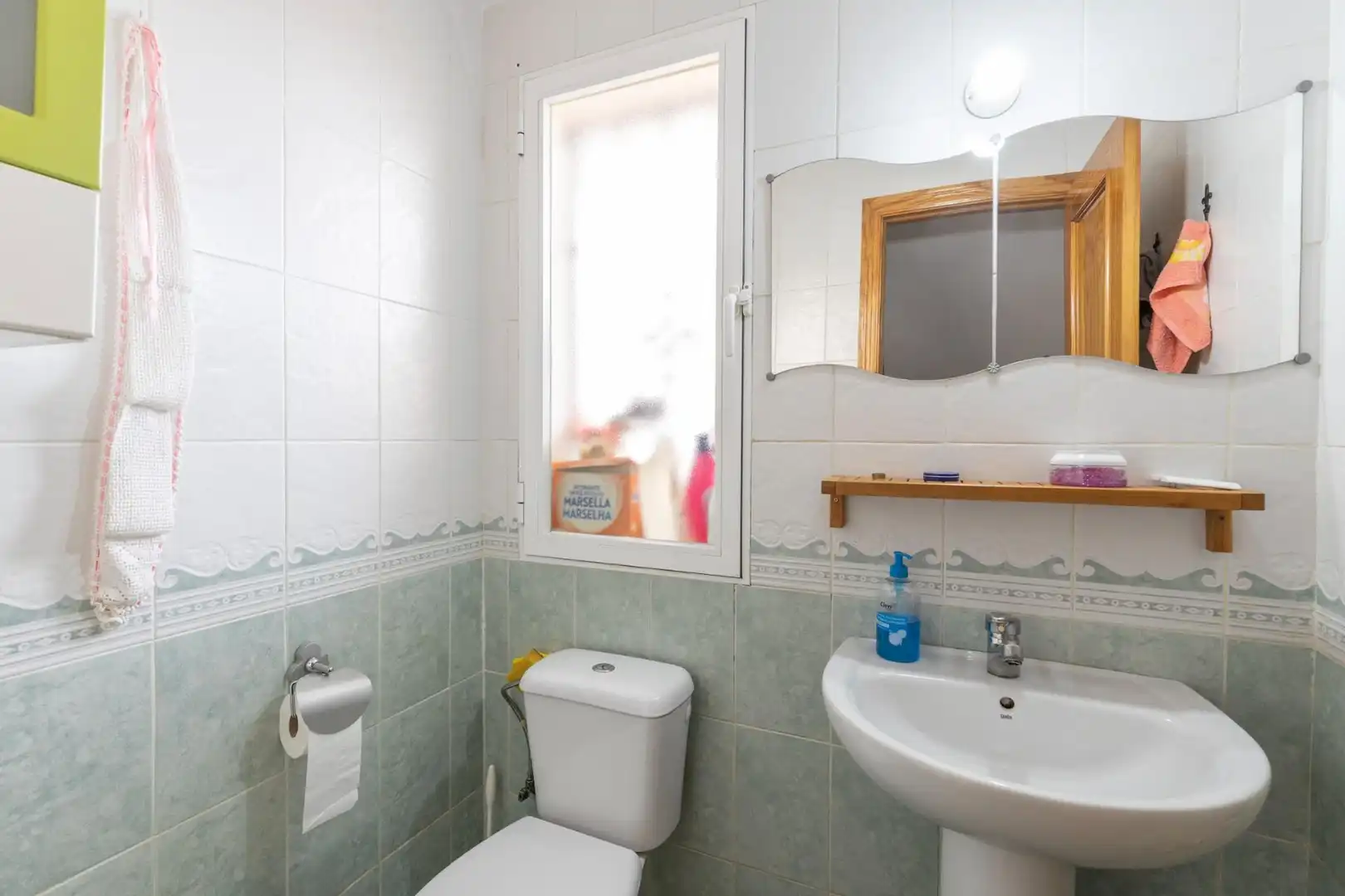 Baño de Casa adosada en venta en Churriana de la Vega con Aire acondicionado, Calefacción y Terraza