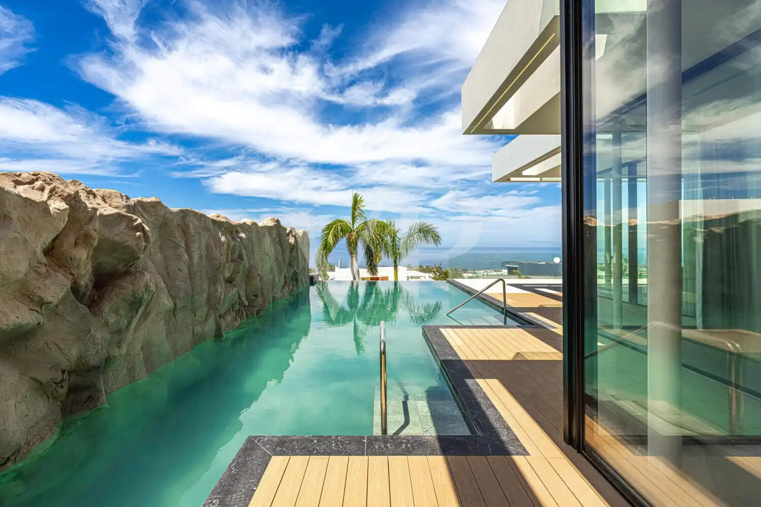 Schwimmbecken von Haus oder Chalet zum Verkauf in Guía de Isora mit Klimaanlage, Terrasse und Sauna