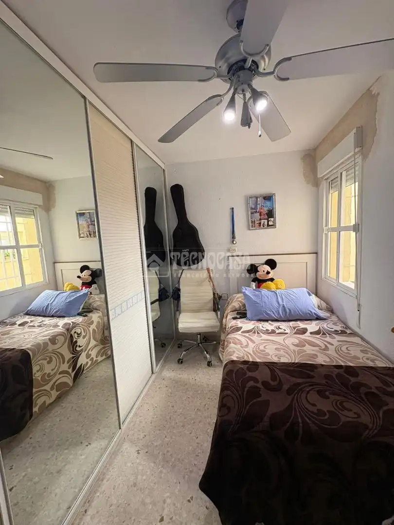 Schlafzimmer von Wohnung zum Verkauf in La Rinconada mit Klimaanlage und Heizung