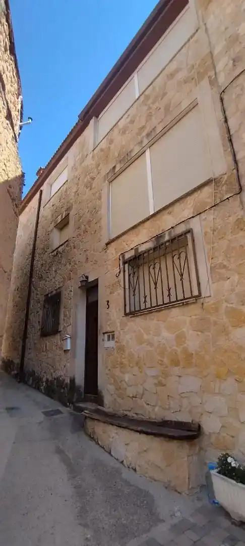 Vista exterior de Pis en venda en Arandilla amb Moblat i Microones