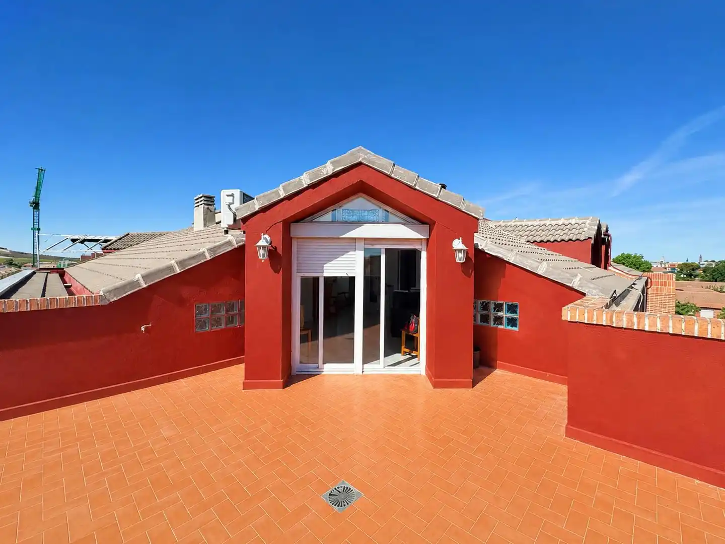 Exterior view of Attic for rent in Valdepeñas  with Air Conditioner, Heating and Terrace