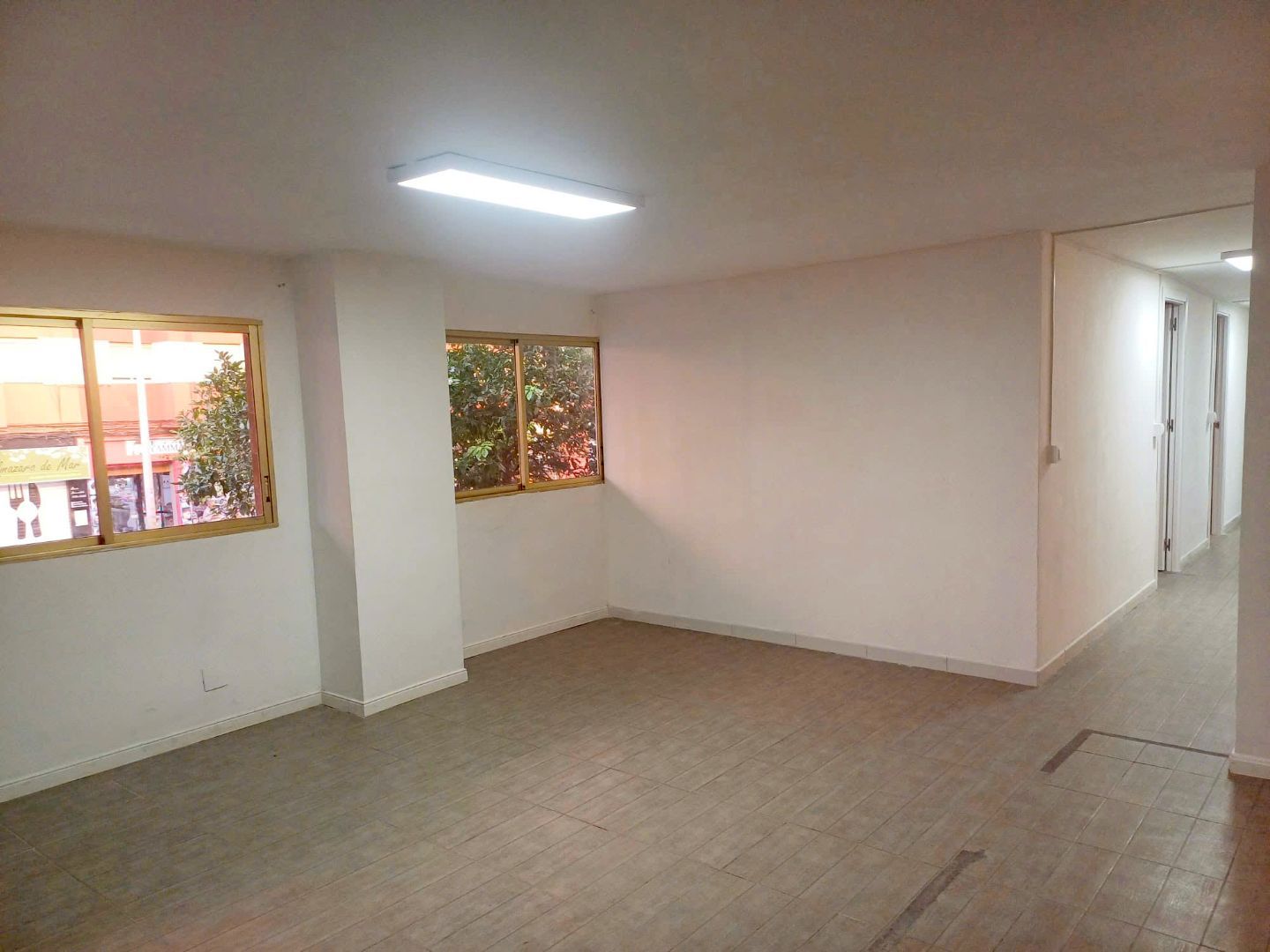 Oficina de lloguer a Carrer del Poeta Durán i Tortajada, 20, Ciutat Jardí