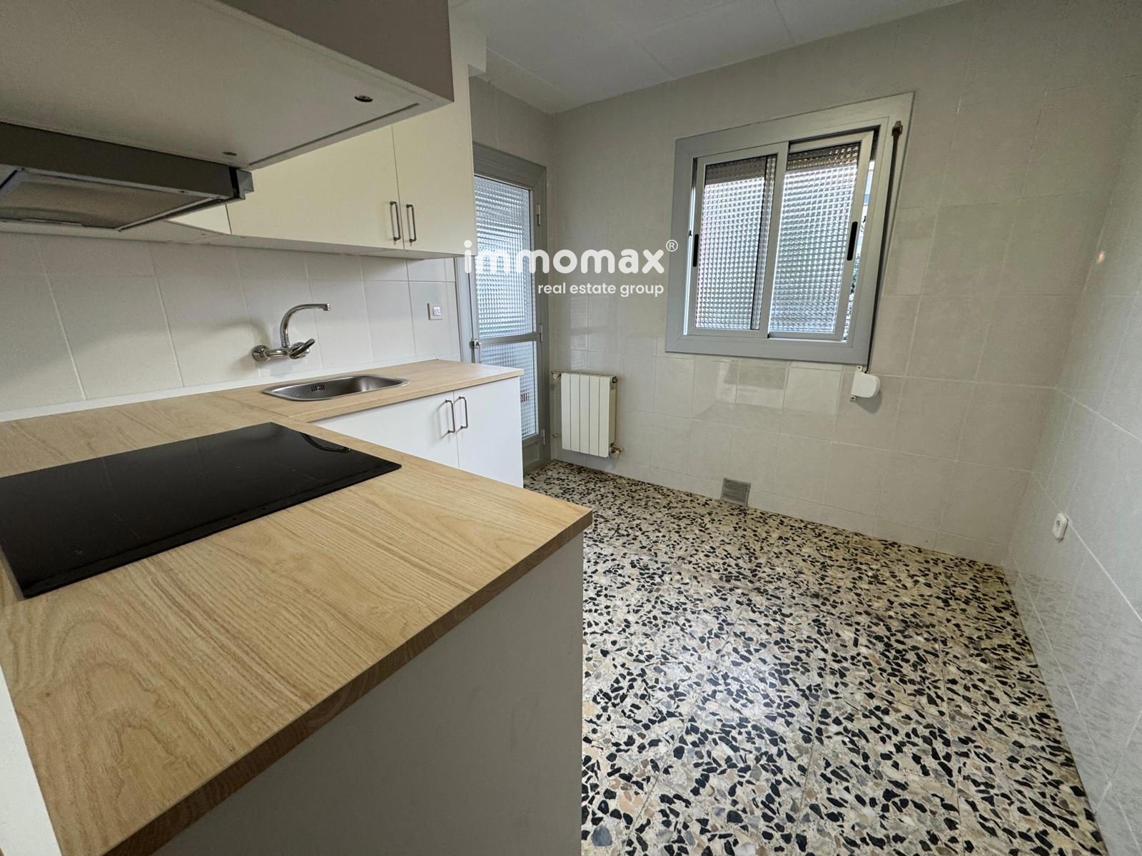 Vista exterior de Pis en venda en Sant Boi de Llobregat amb Calefacció