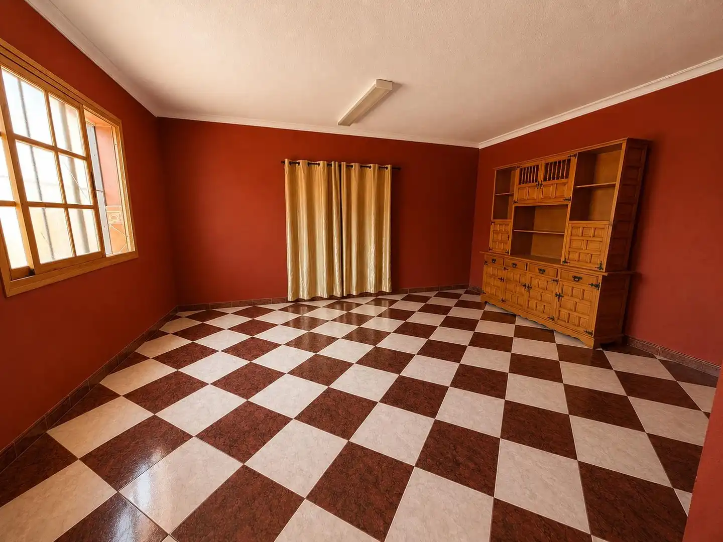 Menjador de Casa o xalet en venda en La Línea de la Concepción amb Aire condicionat, Jardí privat i Traster