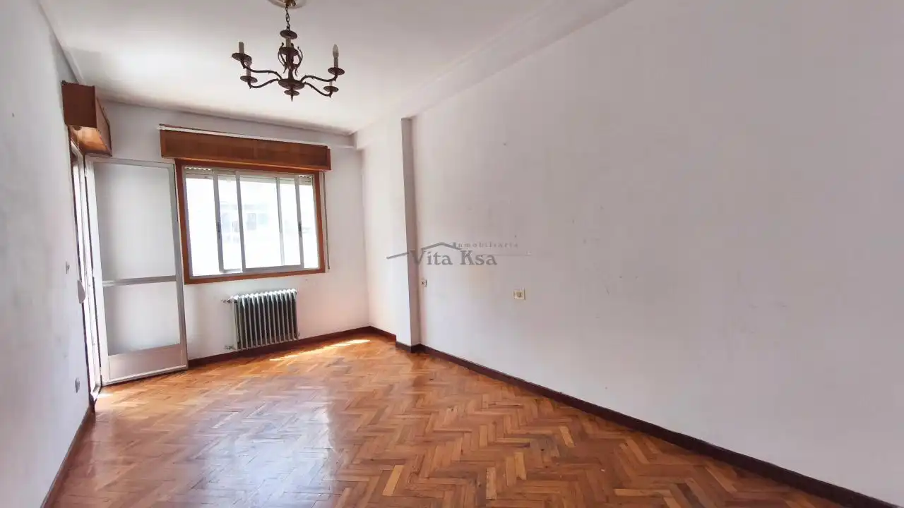 Living room of Flat for sale in Ourense Capital   with Heating, Parquet flooring and Storage room