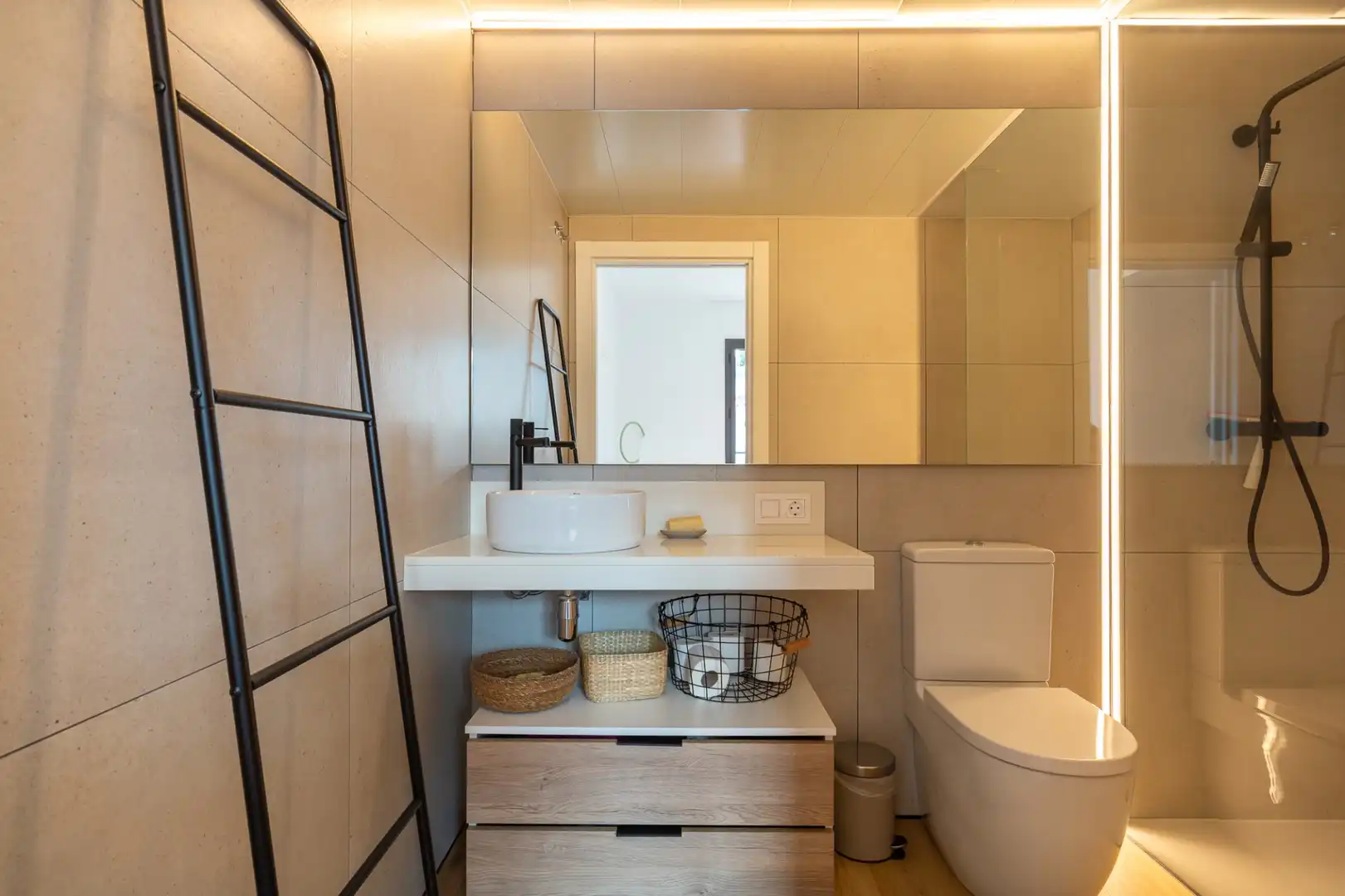 Bathroom of Flat for sale in Sant Pol de Mar  with Air Conditioner, Heating and Terrace
