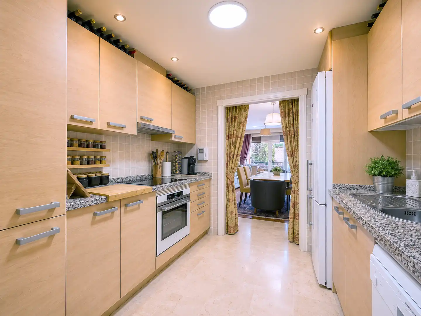Cuina de Apartament en venda en Estepona amb Aire condicionat, Terrassa i Piscina