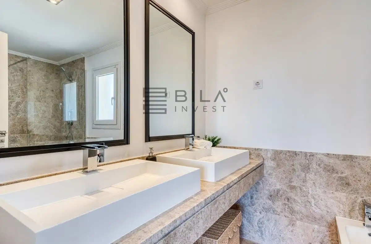 Bathroom of Detached homes for sale in Marbella  with Air Conditioner, Terrace and Storage room