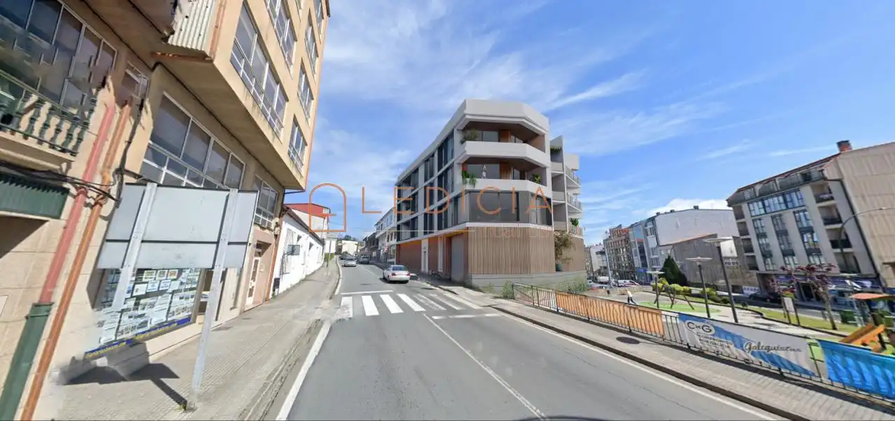 Vista exterior de Edifici en venda en Ribeira