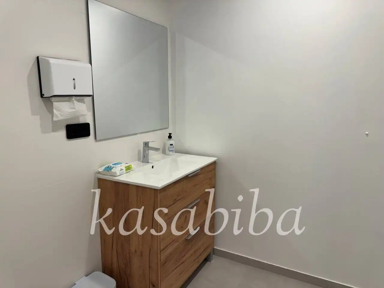 Baño de Local de alquiler en Valencia con Aire acondicionado