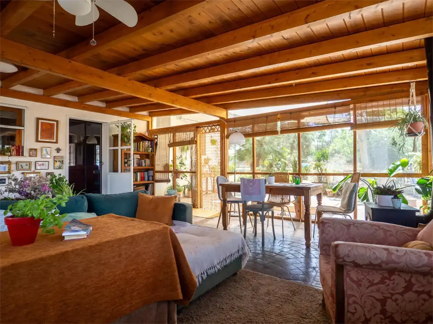 Sala d'estar de Casa o xalet en venda en Chimeneas amb Aire condicionat i Piscina