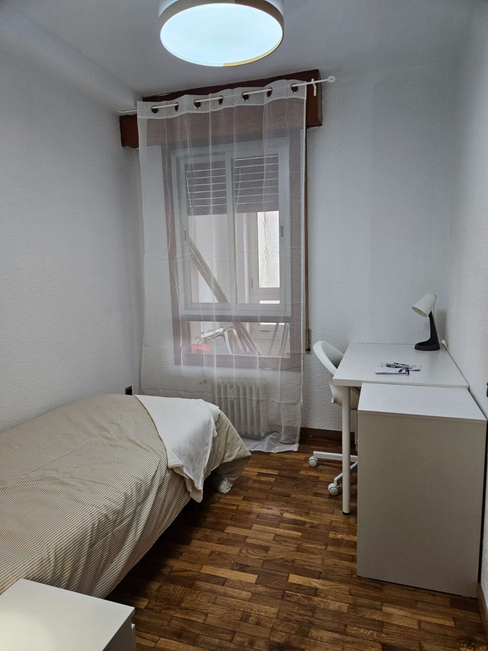 Bedroom of Flat to share in  Zaragoza Capital  with Air Conditioner and Terrace