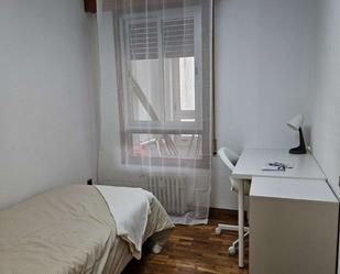 Bedroom of Flat to share in  Zaragoza Capital  with Air Conditioner and Terrace