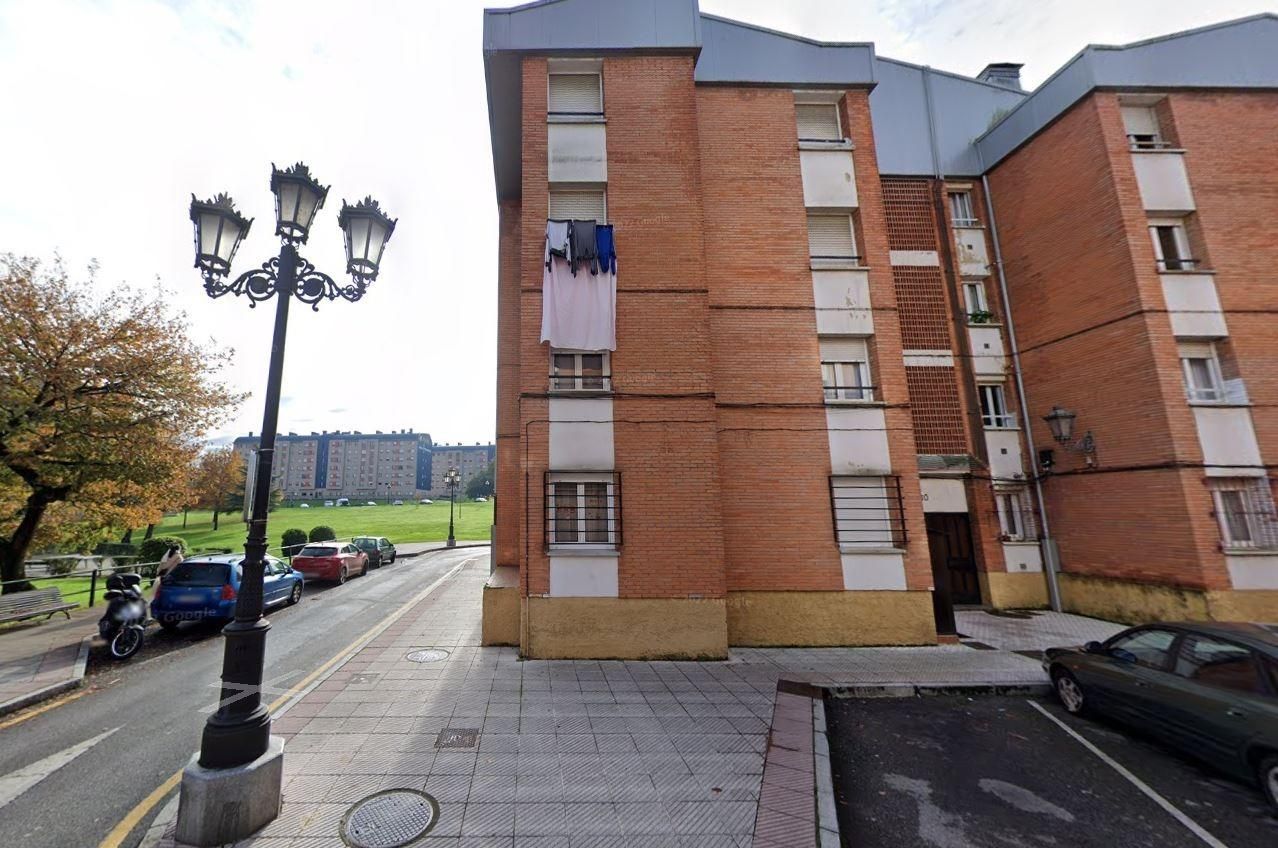 Vista exterior de Pis en venda en Oviedo  amb Terrassa