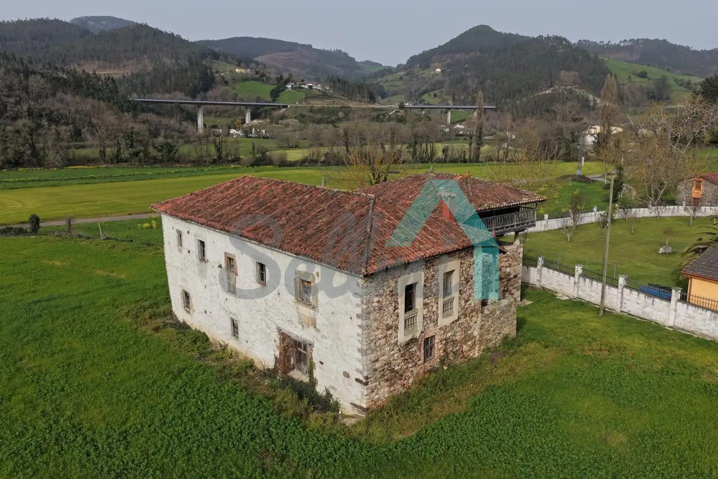 Casa o xalet en venda a Llamas, Salas