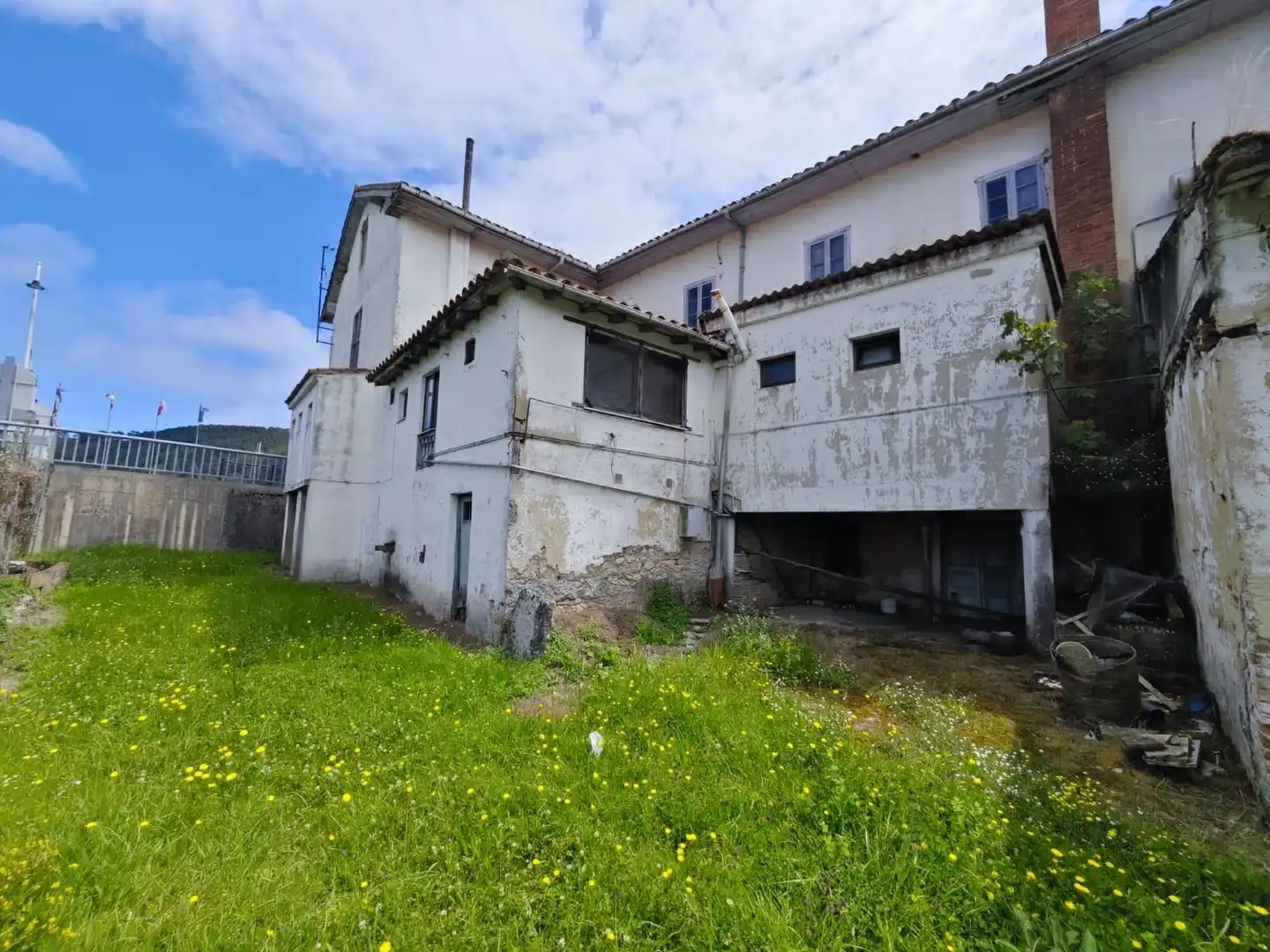 Exterior view of Buildings for sale in Val de San Vicente 