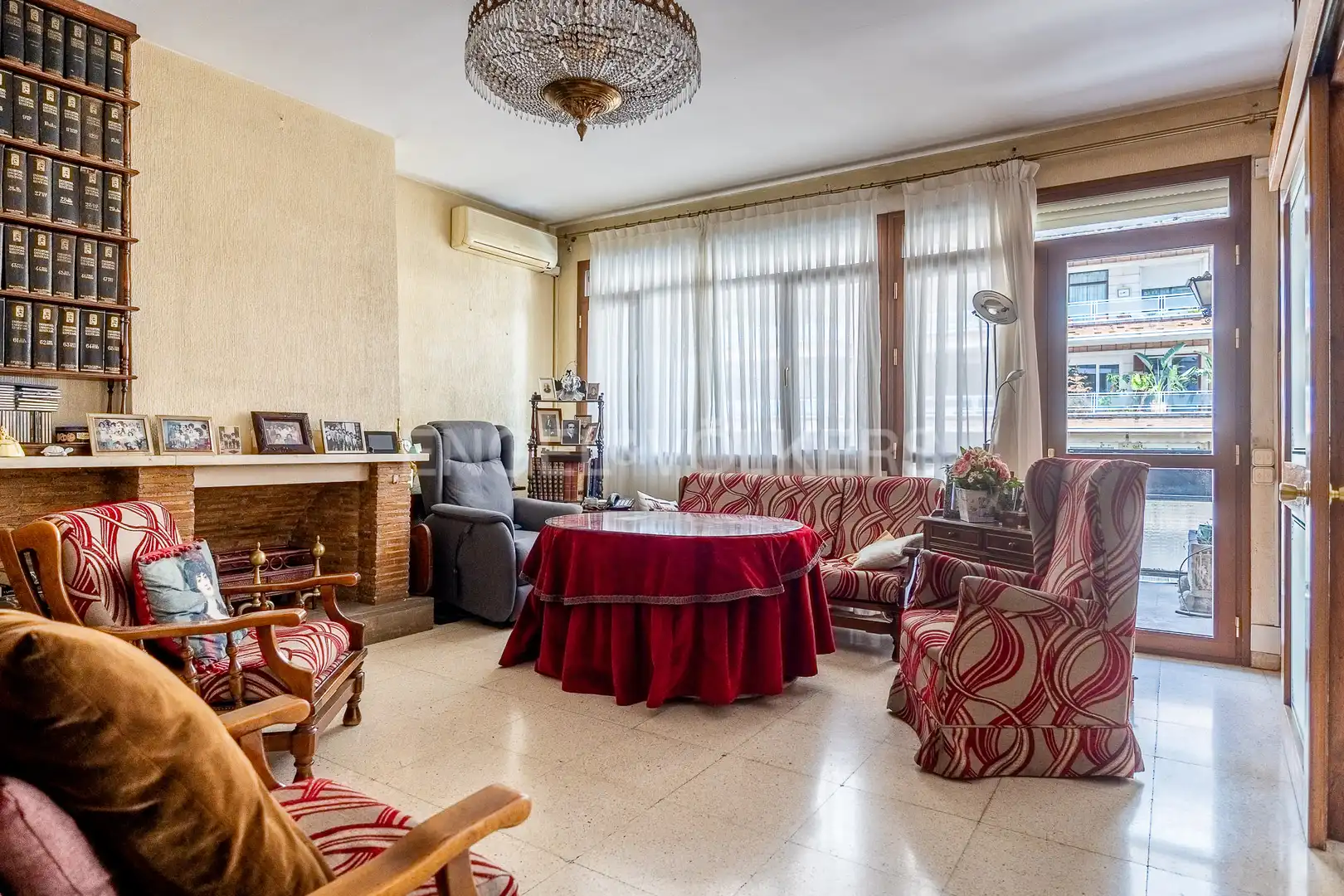 Living room of Flat for sale in Sevilla  with Air Conditioner, Heating and Terrace