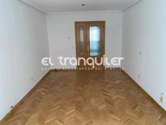 Living room of Flat for sale in Madrid  with Parquet flooring and Swimming Pool