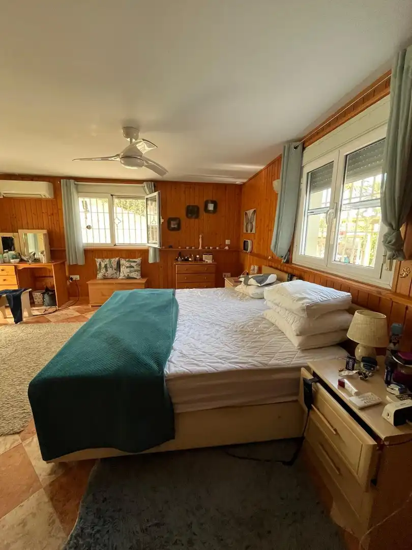 Schlafzimmer von Country house zum Verkauf in Chiclana de la Frontera mit Privatgarten, Abstellraum und Schwimmbad