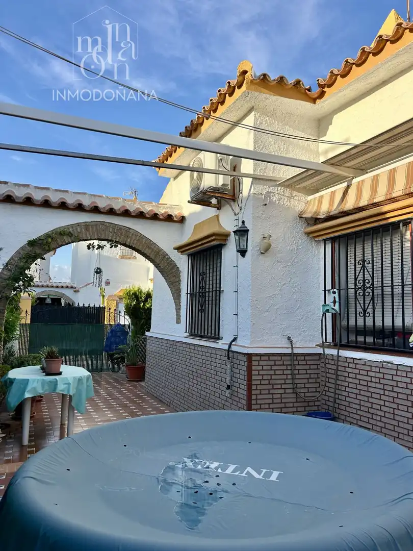 Vista exterior de Casa o chalet en venta en Almonte con Calefacción, Terraza y Amueblado