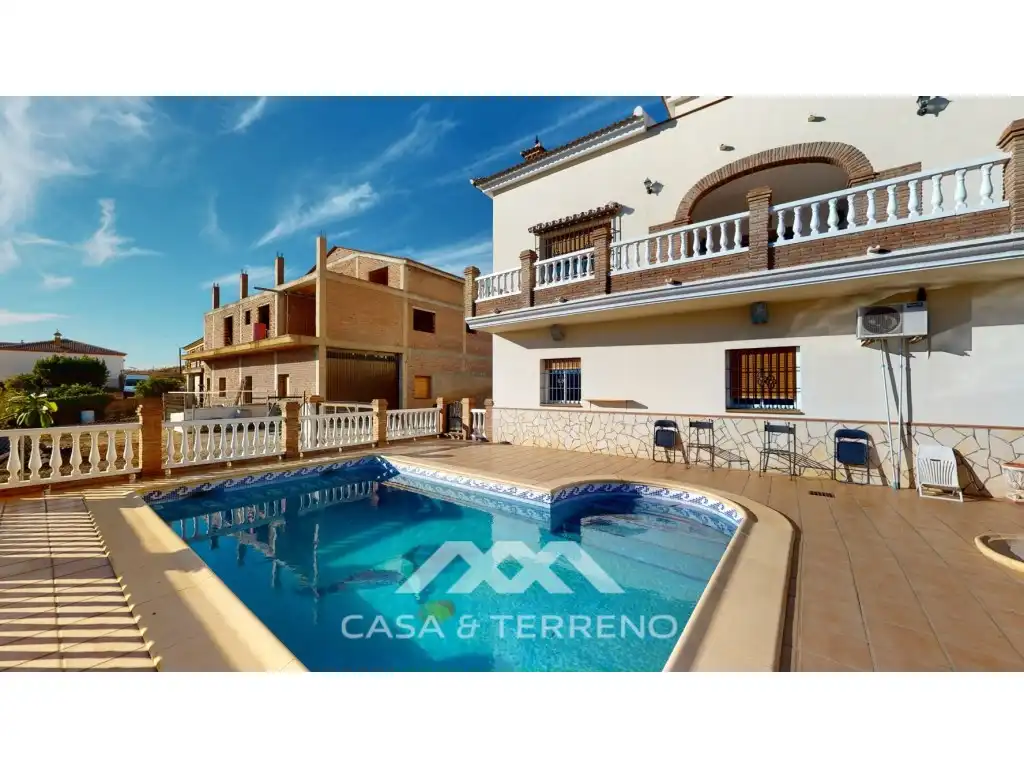 Casa con piscina en venta en Alcaucín, imagen 4