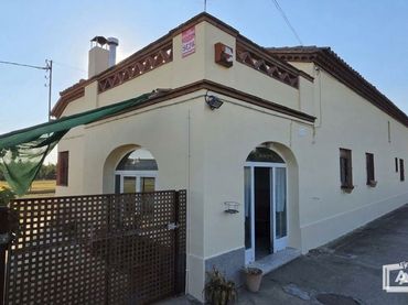 Casa amb jardí en venda a Plana del Bisbe