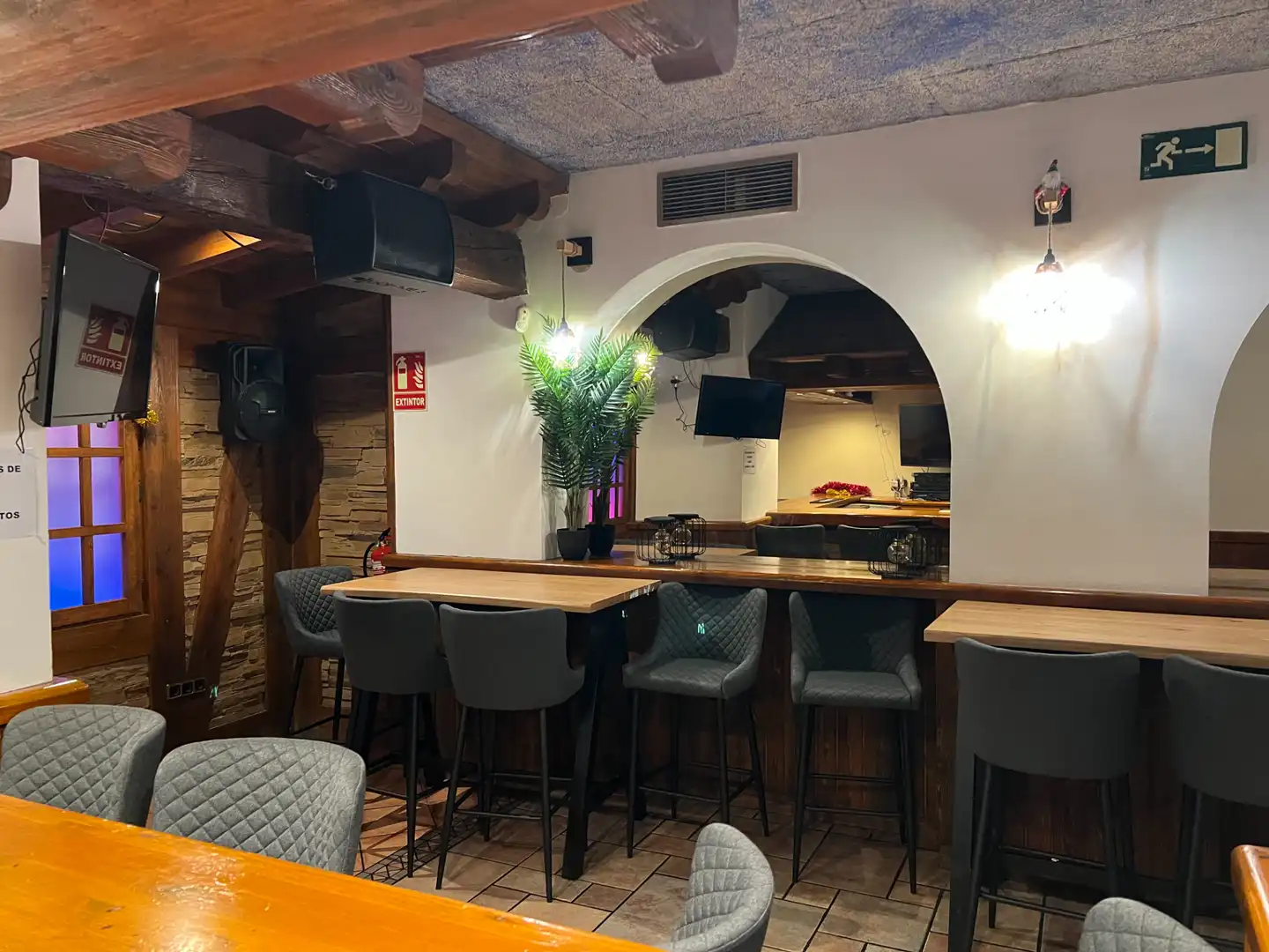 Local en traspaso en Jaca con Aire acondicionado, Calefacción y Amueblado