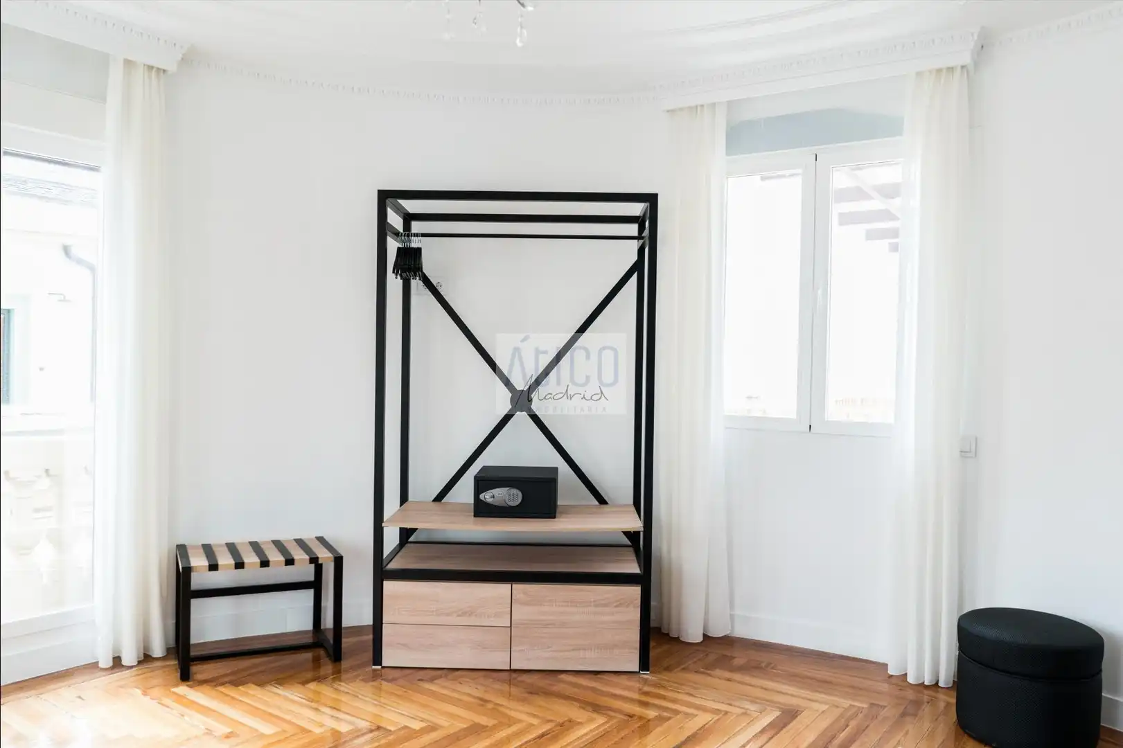 Schlafzimmer von Dachboden zur Miete in Madrid mit Klimaanlage, Heizung und Parkett
