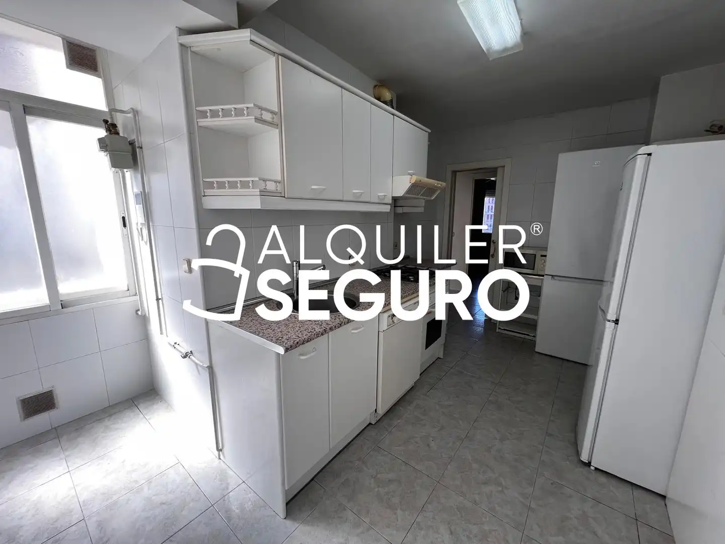 Cuina de Pis de lloguer en Madrid amb Aire condicionat, Calefacció i Terrassa