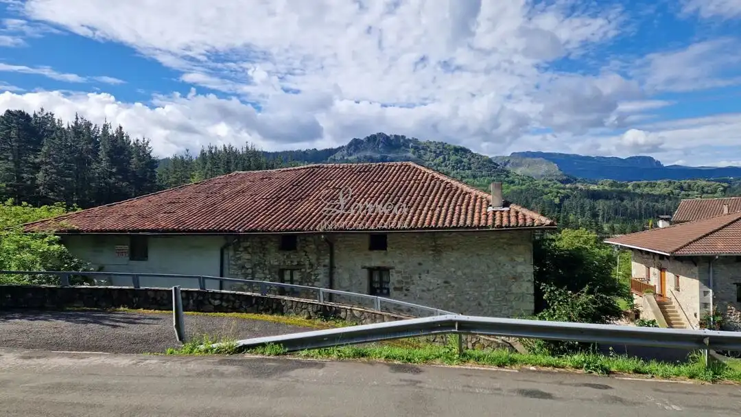 Außenansicht von Country house zum Verkauf in Dima 