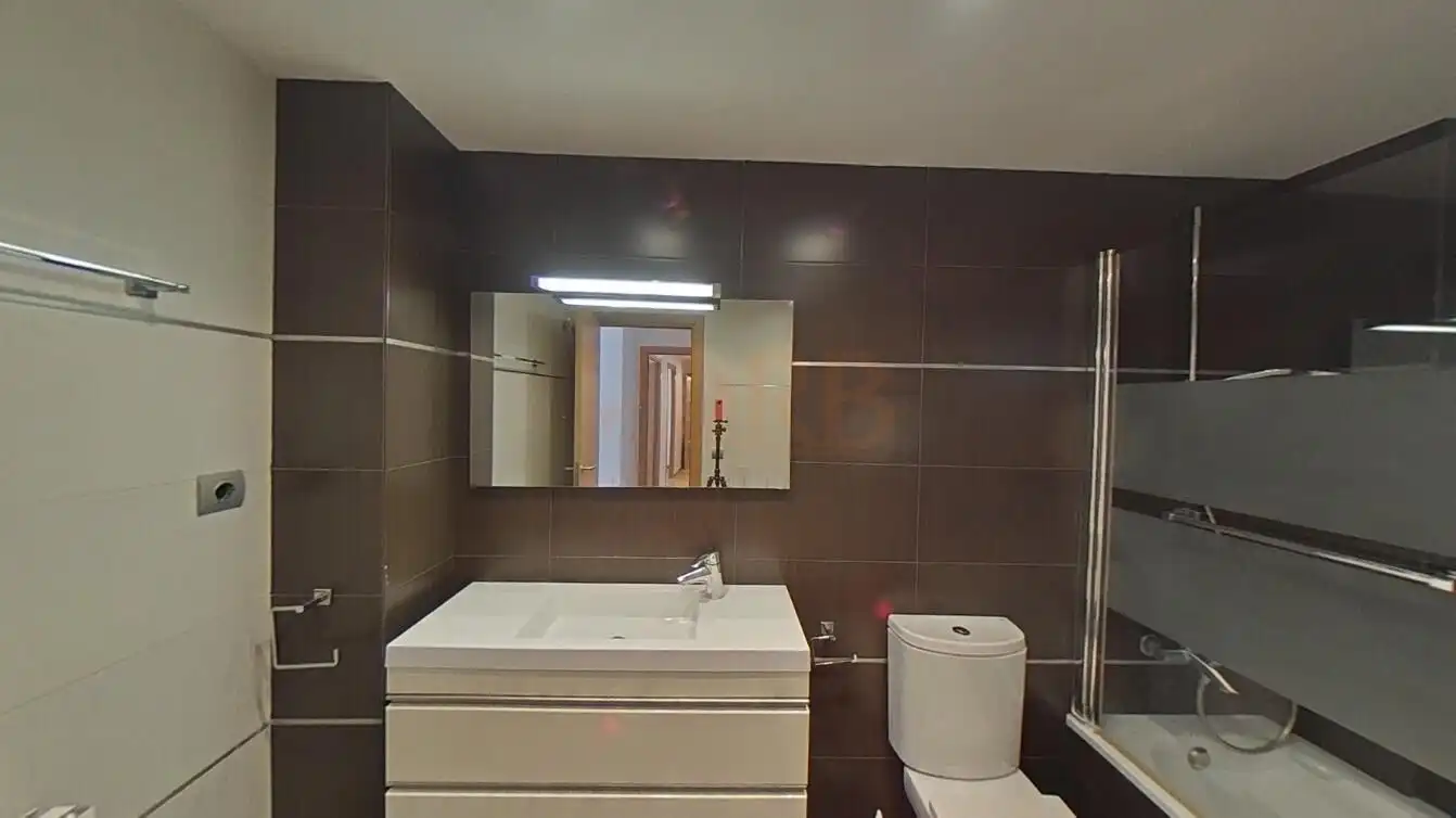 Bany de Pis en venda en Viladecans amb Terrassa i Balcó