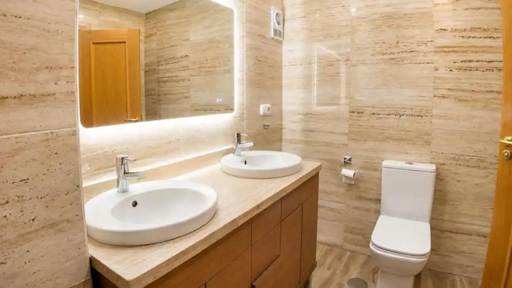 Bany de Apartament de lloguer en Estepona amb Aire condicionat, Terrassa i Traster