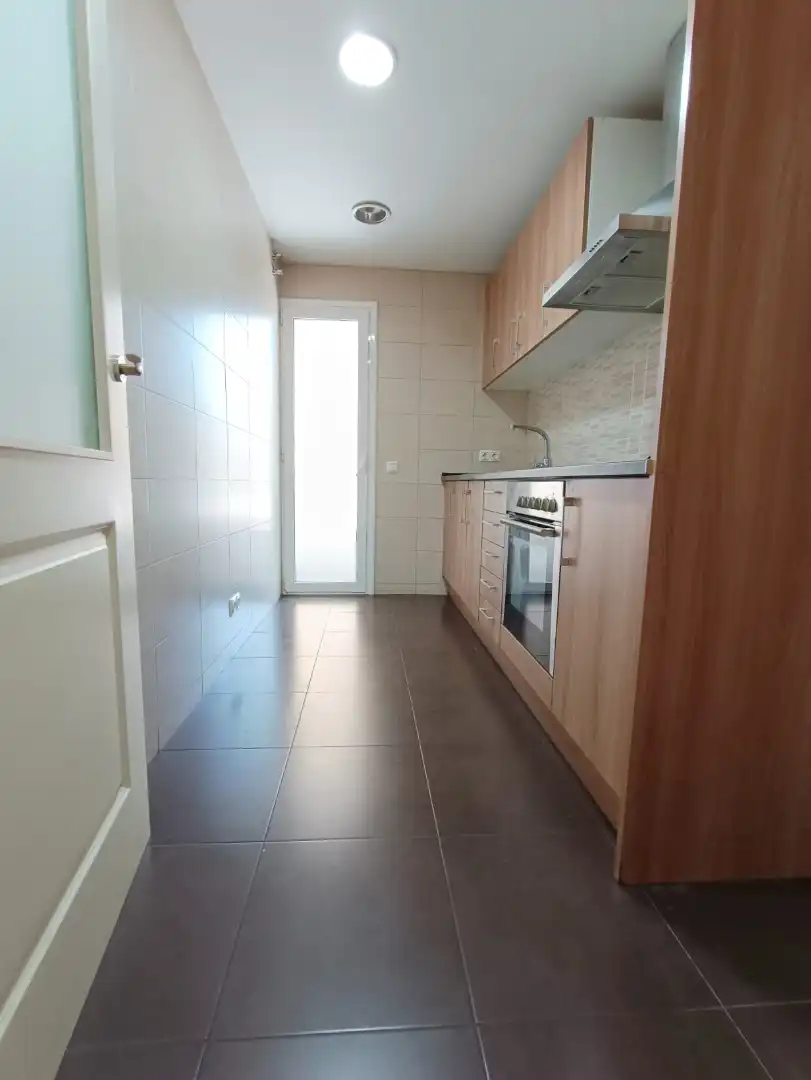 Küche von Erdgeschoss zum Verkauf in Badalona mit Heizung, Parkett und Balkon