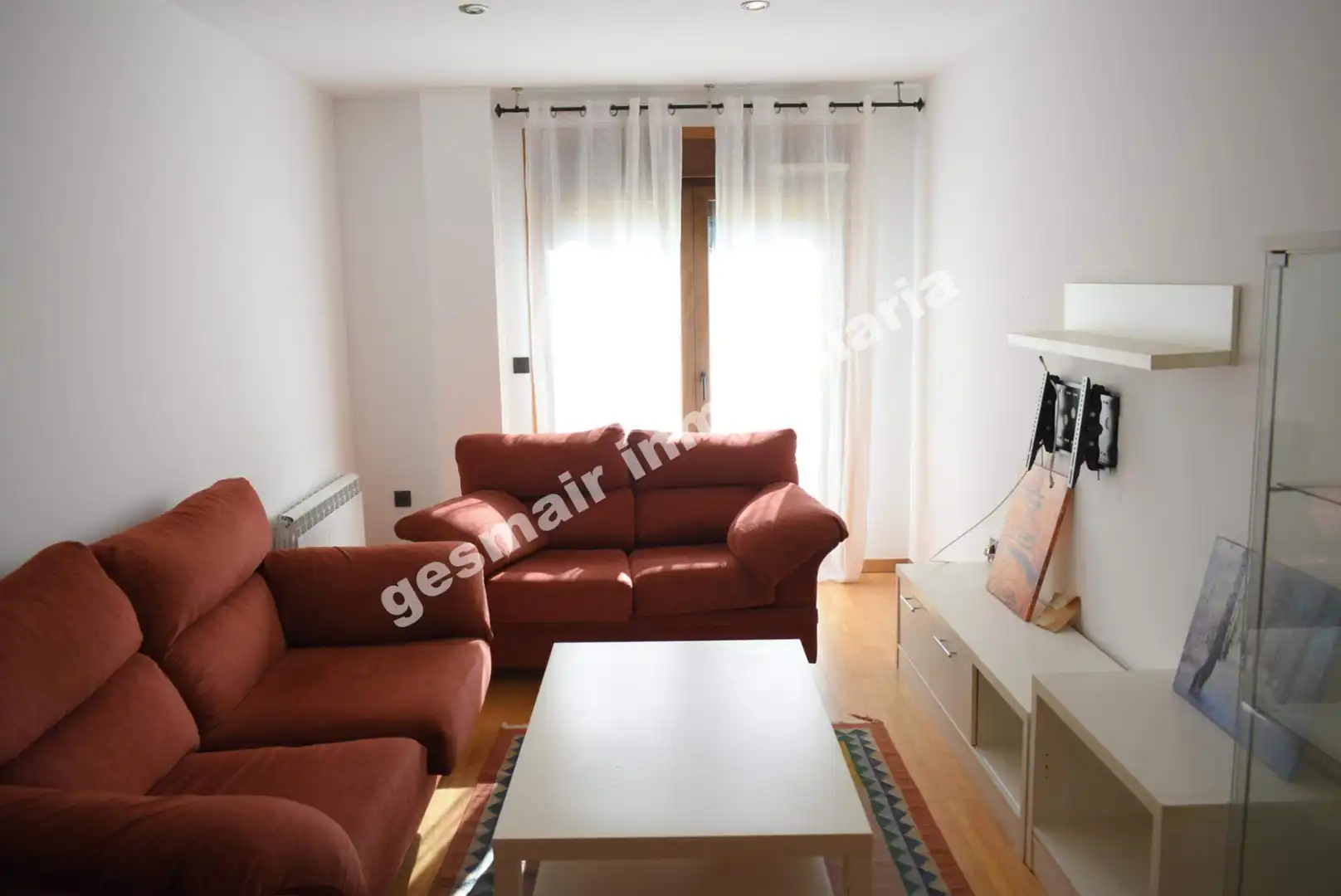 Sala d'estar de Apartament de lloguer en Pontevedra Capital  amb Calefacció, Parquet i Terrassa