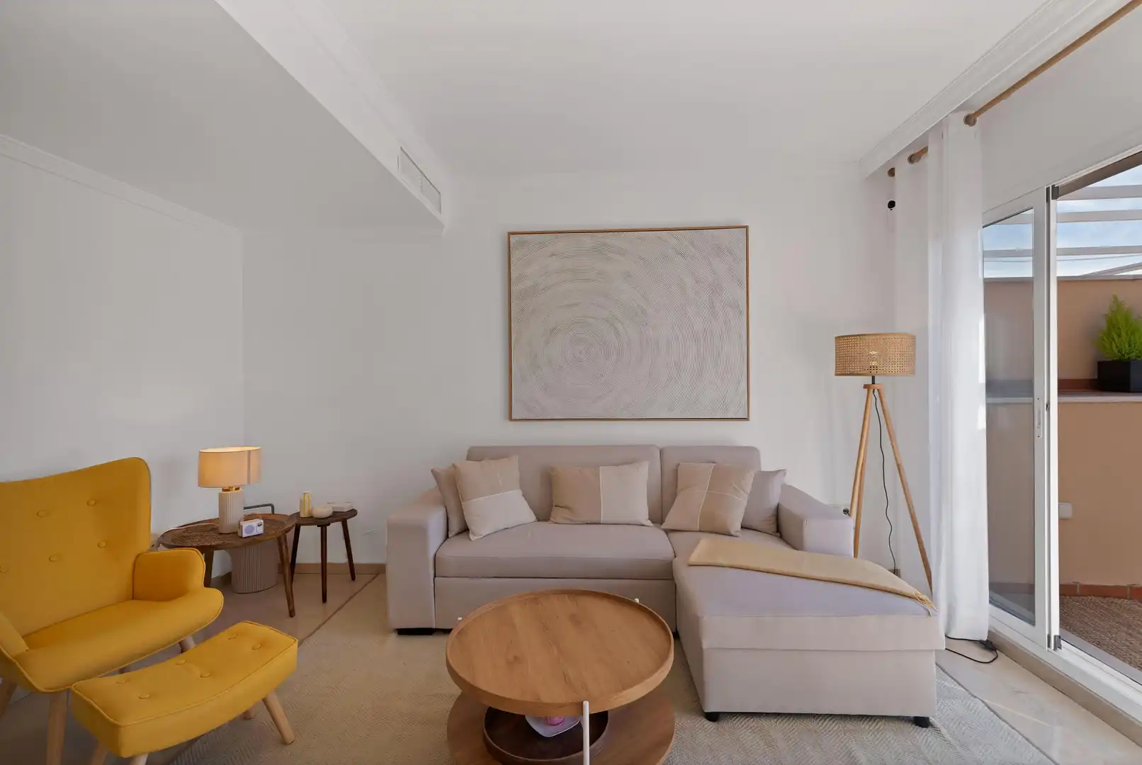 Sala d'estar de Apartament de lloguer en Marbella amb Jardí privat, Terrassa i Moblat