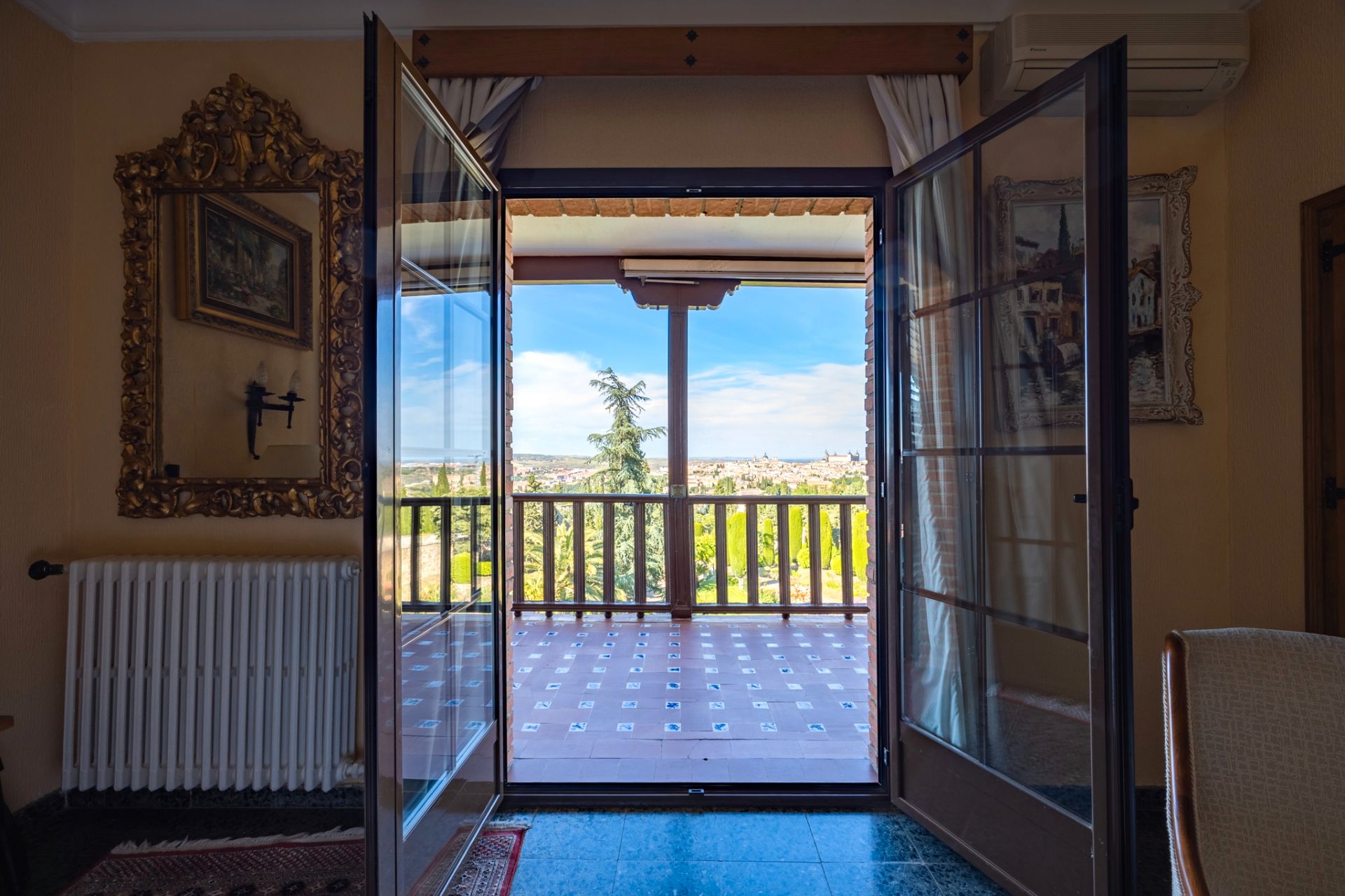 House or chalet for sale in  Toledo Capital  with Air Conditioner, Heating and Private garden