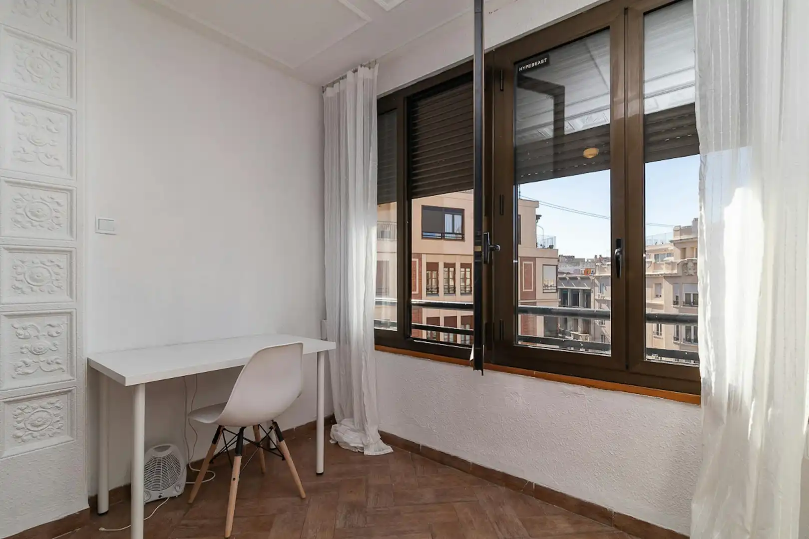 Bedroom of Flat for share in Valencia  with Air Conditioner, Heating and Furnished